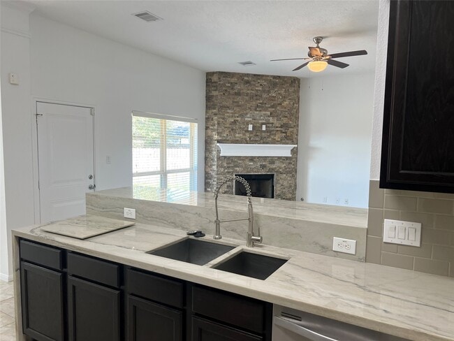 Photo - 99 Fordland Estate Dr