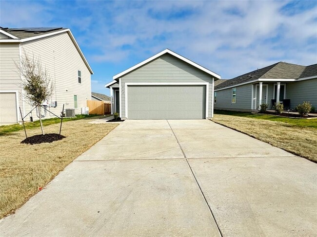 Building Photo - 242 Kings Row Ln