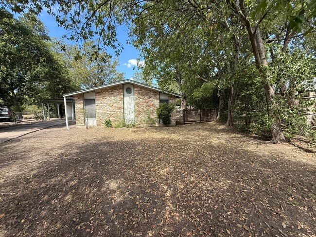 Photo - 3202 Locke Ln