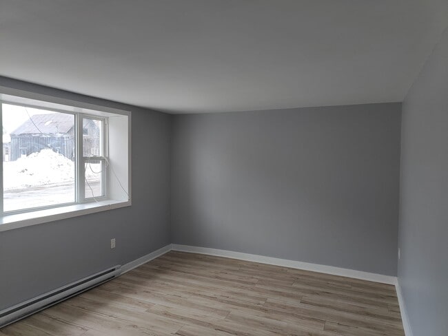 Photo - 17 Main St W Unit 2