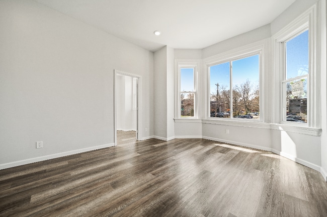 Photo - 890 Clinton Springs Ave Unidad 1