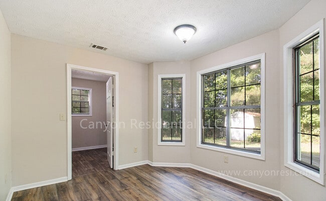 Photo - 950 Sideline Ct