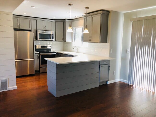Building Photo - 422 Wright St Rental