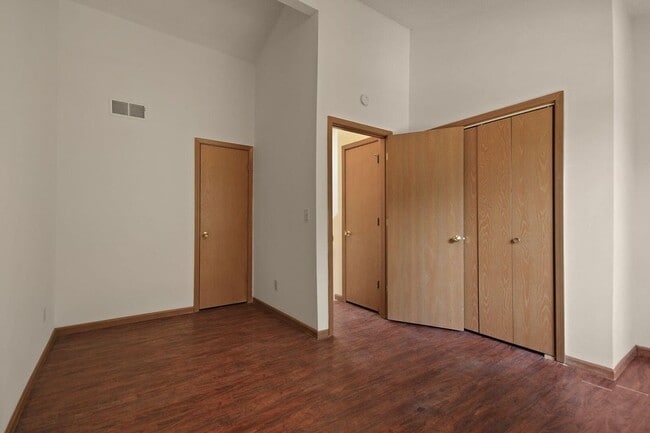 Photo - 3 Bed 2 Bath unit Close to Downtown Unit I