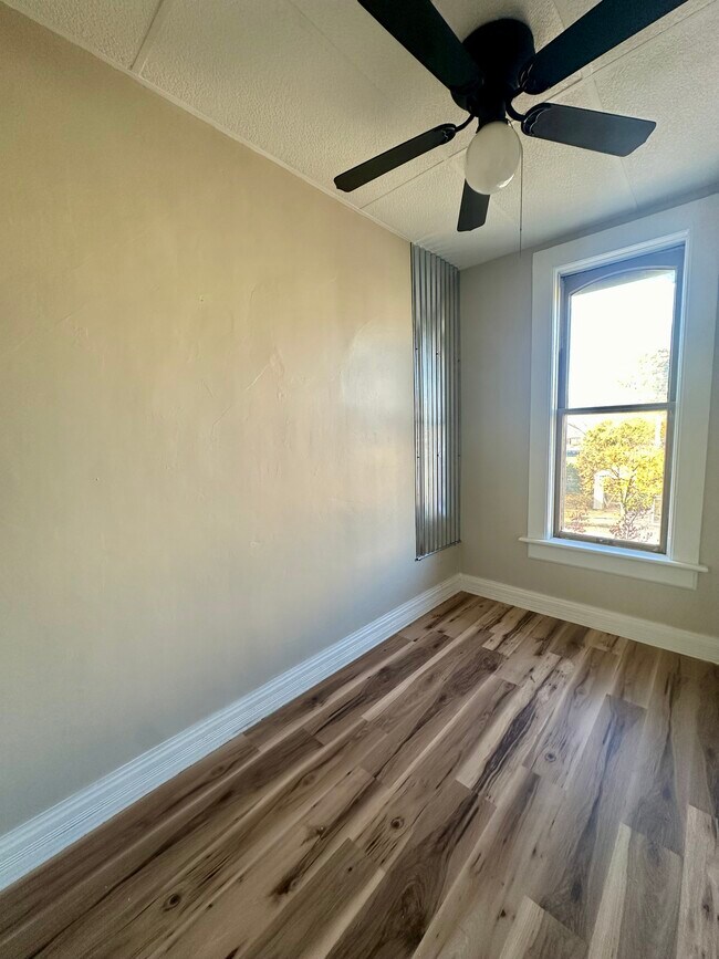 Photo - 415 S James St