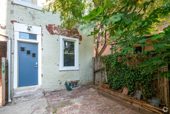 Building Photo - 1521 Palethorp St Rental