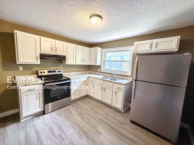 Photo - 109 22nd Ave W