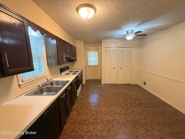 Photo - 6201 Lynnchester Dr