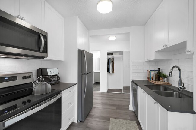 Photo - 1010 Mckenzie Av