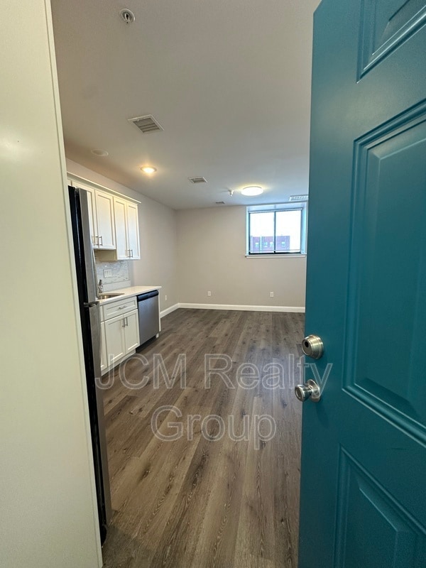 Building Photo - 191 N Common St Unit U207 / 2nd Floor