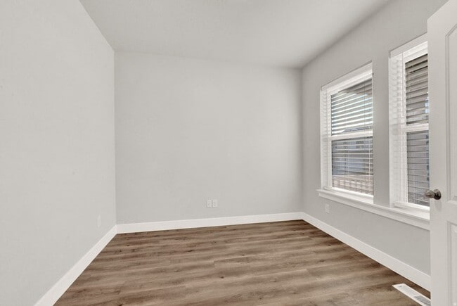 Photo - 106 N Midland Dr