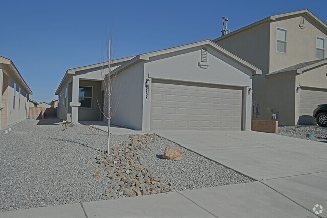 Building Photo - Newer Three Bedroom, Two Bath, Two Car Gar... Rental