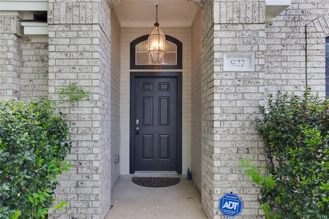 Photo - 927 Picadilly Dr