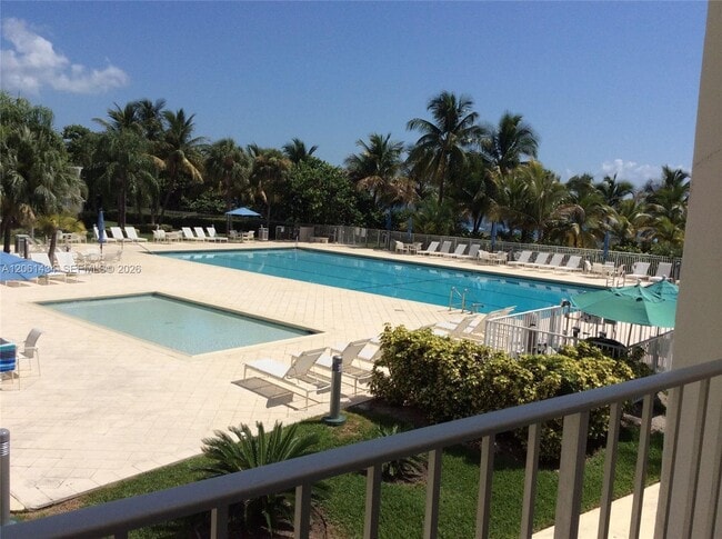 Building Photo - 881 Ocean Dr Unit TH3