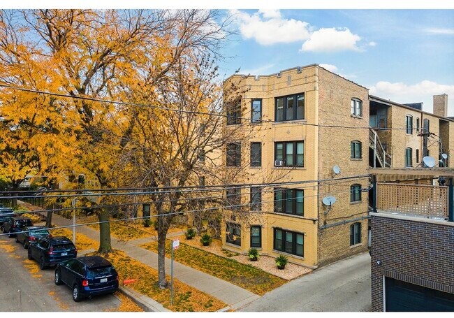 Photo - 3819.5 N Greenview Ave Unit 2W