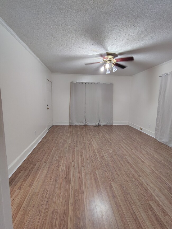Sala de estar - 121 3rd Ave NE Unidad 121