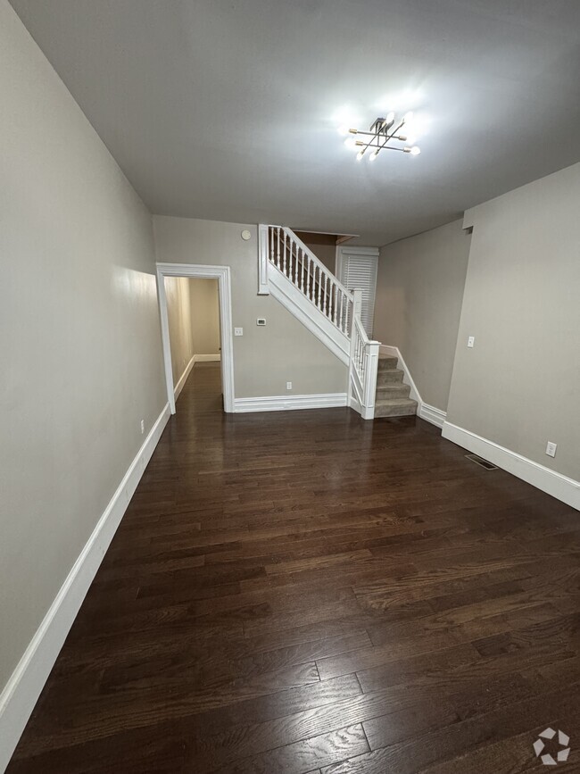 Building Photo - 554 Walnut St Rental
