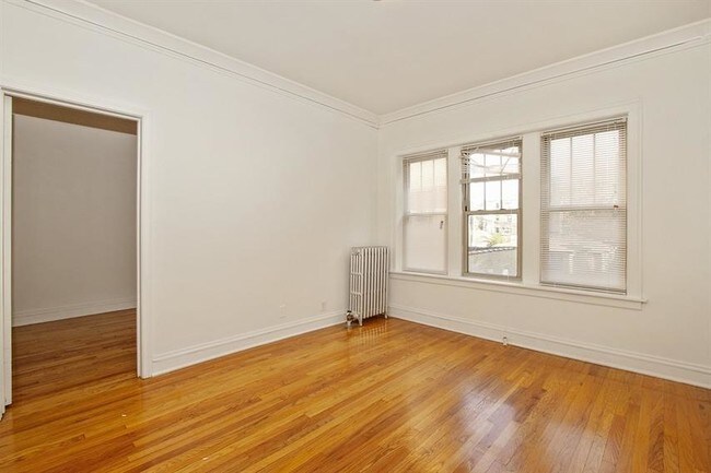 Photo - 7915-19 S Hermitage Ave