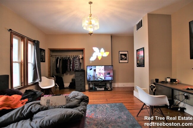 Building Photo - 8 Sewall St Unit 1