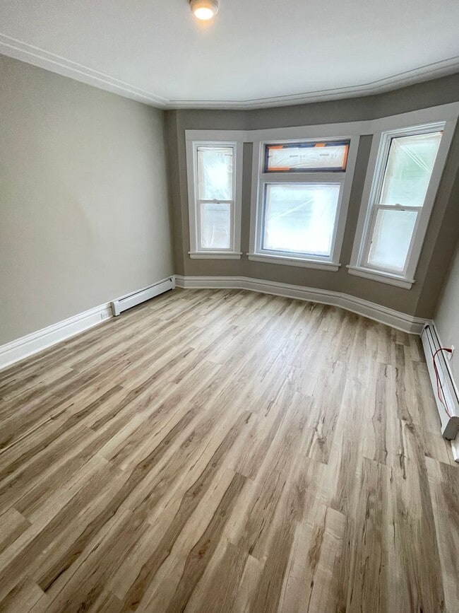 Photo - 611 E 6th St Unit 1 (Lower)