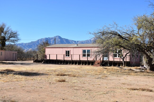 Great views on four acres. - Great views on four acres. Casa