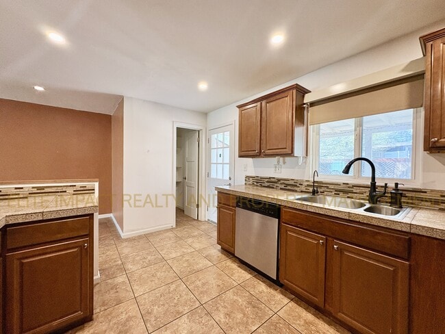 Photo - 5621 E Lester St