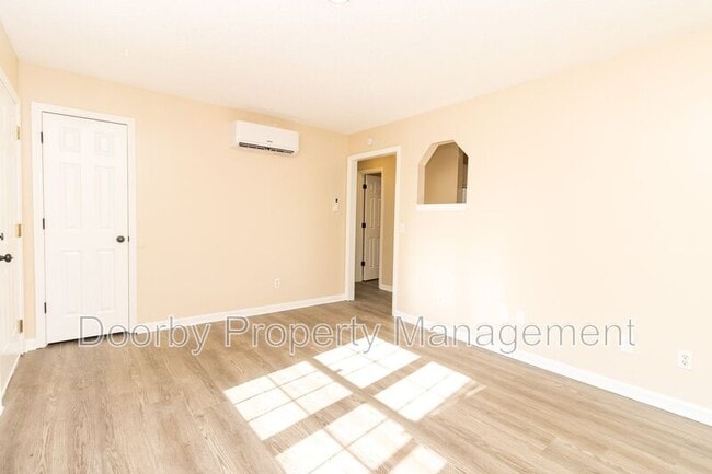 Photo - 2425 Ashmore Ave Unit 4