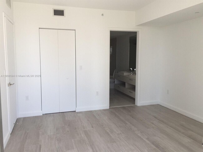 Photo - 45 SW 9th St Unidad 1402