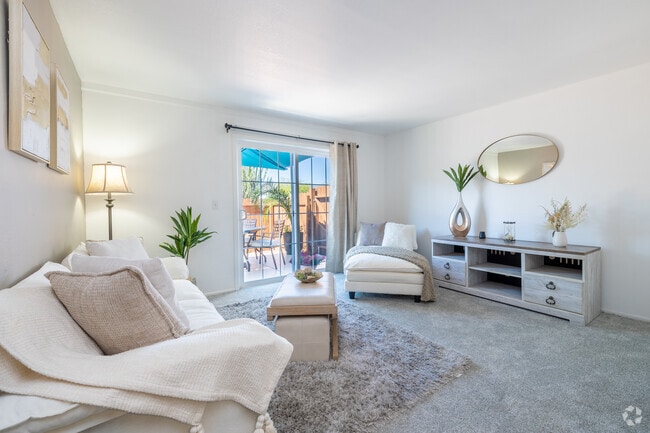 3BR, 2BA - 1,100SF - Living Room