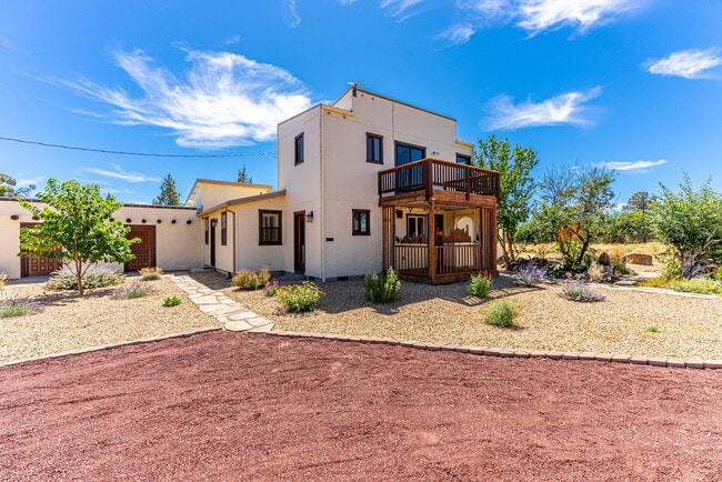 Photo - 4455 NE Vaughn Ave Unidad The Prancing Peacock