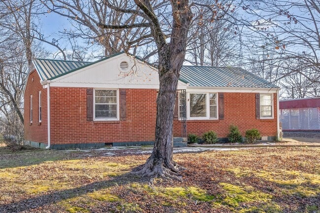 Photo - 3 Bedroom Home For Rent Near Madison Street!