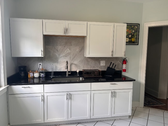 Photo - 875 Philip St