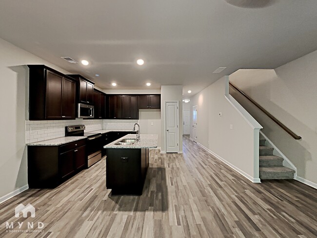 Photo - 4940 Lower Elm St