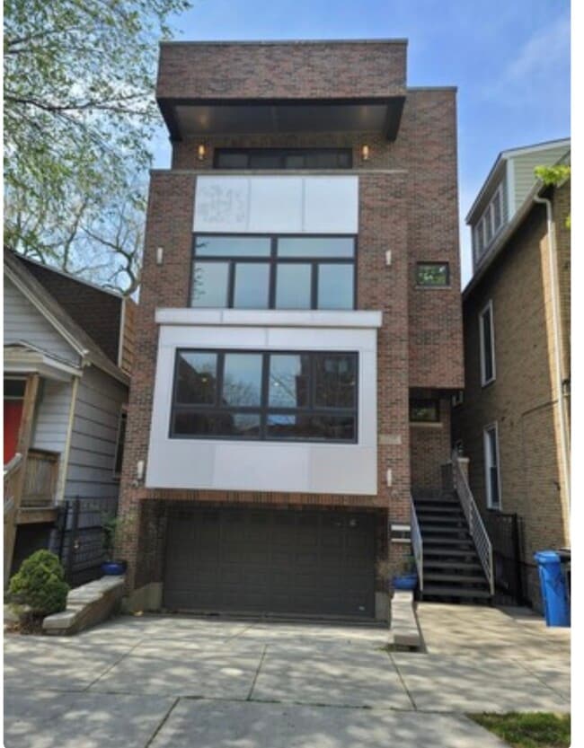 Building Photo - 2208 N Rockwell St Rental