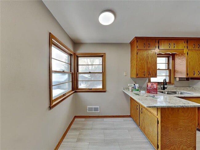 Photo - 2092 Bush Ave E