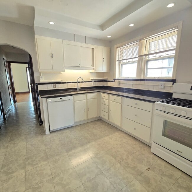 Photo - 3529 Lawn Ave Unidad 3529