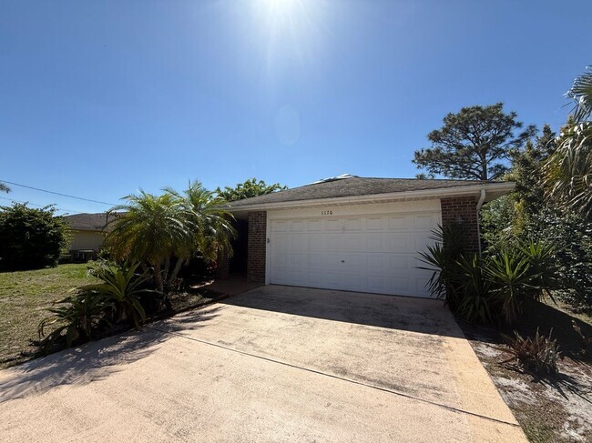 Building Photo - 1170 SW Edinburgh Dr Rental
