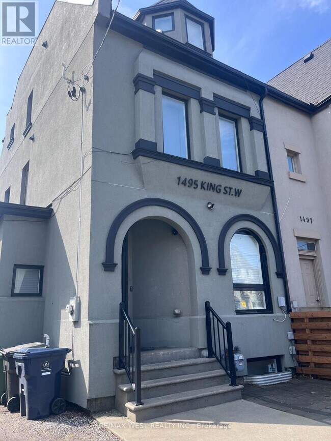 Photo - 1495 King St W