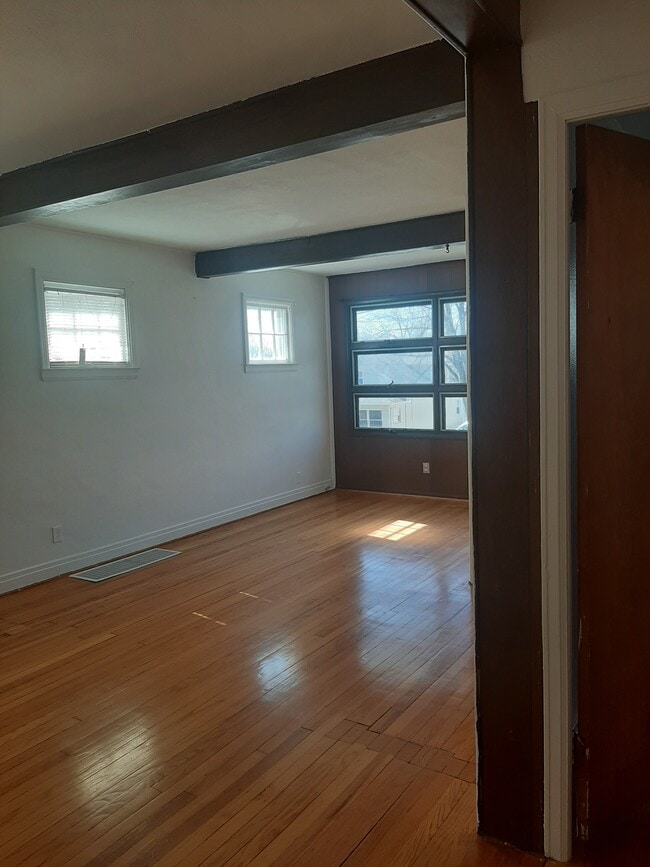 Livingroom - 517-1 Stafford Ave Unit Stafford Ave 1st Flr