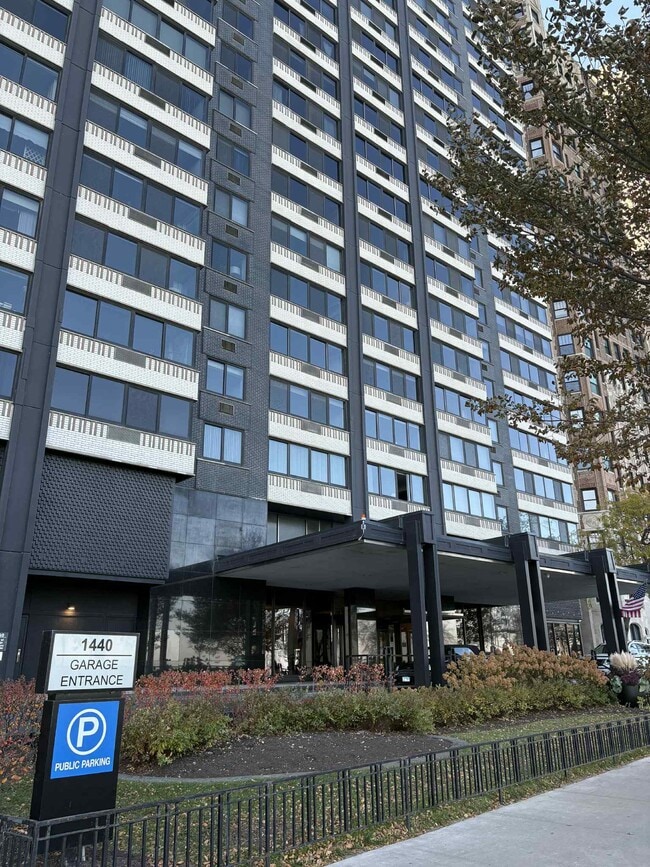 Building Photo - 1440 N Lake Shore Dr Unit 21E