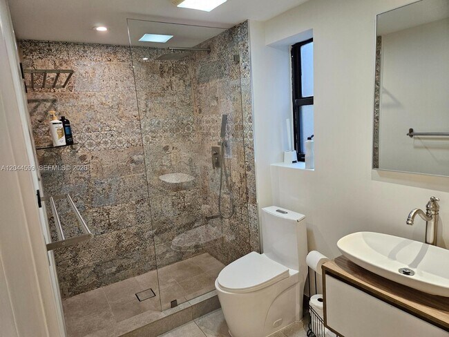 Photo - 20401 NE 30th Ave Unidad 112-8