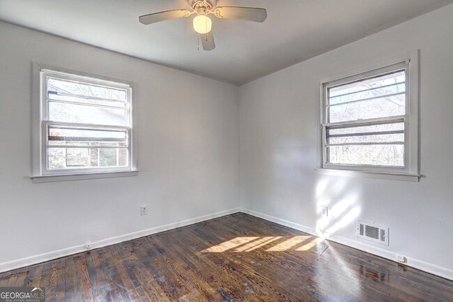 Photo - 3467 Eisenhower Cir SE