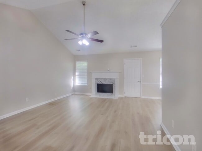 Photo - 130 N Greenfield Cir