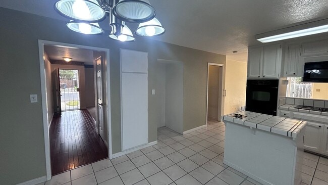 Photo - 1505 Bandera Ln