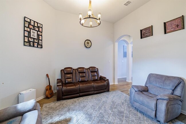 Photo - 1913 Equine Rd