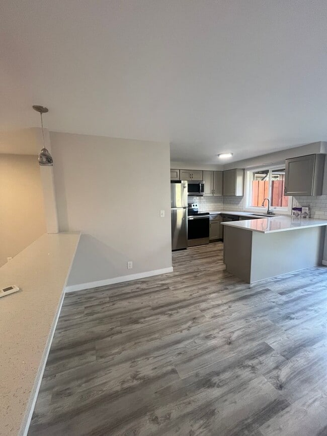 Photo - 2762 Gilham Rd
