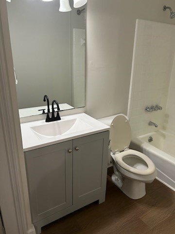 Photo - 114 W Henry St Unit B