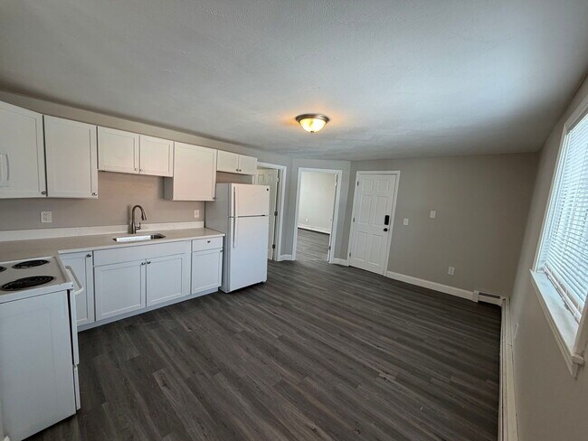 Photo - 682 Beech St Unit 3