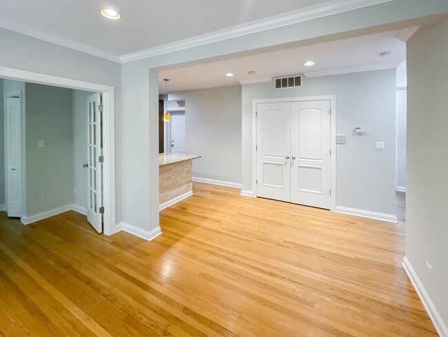 Photo - 3804 N Marshfield Ave Unit 2