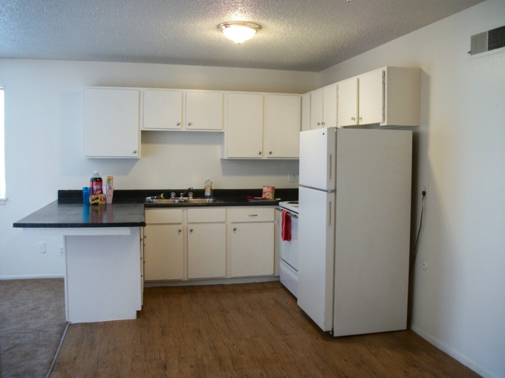 Kitchen - Columbine Leaf Apartments